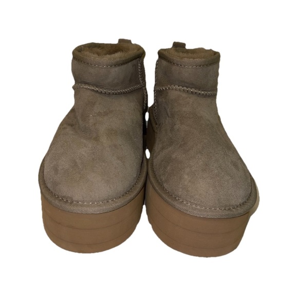 UGG Women's Suede Ankle Boots size 9 - Picture 4 of 9